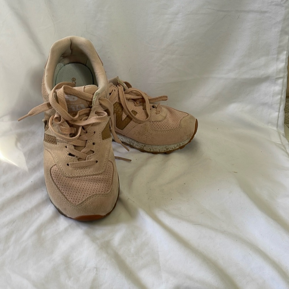 WOMENS | NEW BALANCE | SIZE 6 WIDE